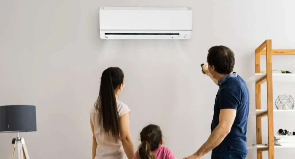 Residência confortável com ar condicionado funcionando Ambiente residencial climatizado com ar condicionado instalado